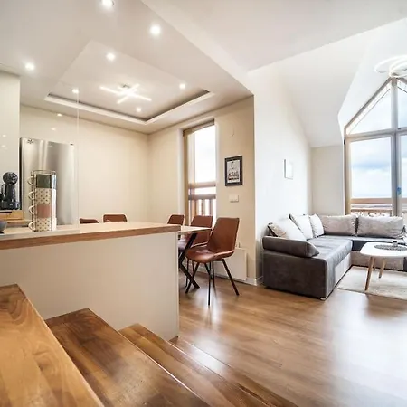 アパート Host2u Penthouse Sauna, Jacuzzi, Fireplace バンスコ