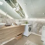 Appartement Host2u Penthouse Sauna, Jacuzzi, Fireplace