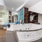 Host2u Penthouse Sauna, Jacuzzi, Fireplace * Bansko