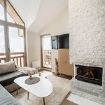 Host2u Penthouse Sauna, Jacuzzi, Fireplace * Bansko