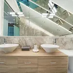 Appartement Host2u Penthouse Sauna, Jacuzzi, Fireplace *