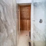 Host2u Penthouse Sauna, Jacuzzi, Fireplace Bansko
