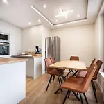 Appartement Host2u Penthouse Sauna, Jacuzzi, Fireplace