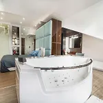 Appartement Host2u Penthouse Sauna, Jacuzzi, Fireplace *