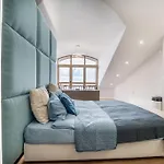 Appartement Host2u Penthouse Sauna, Jacuzzi, Fireplace *