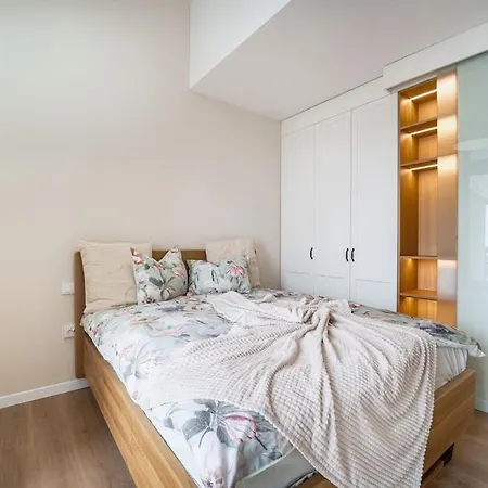 Διαμέρισμα Host2u Penthouse Sauna, Jacuzzi, Fireplace *