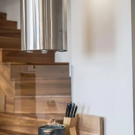 Host2u Penthouse Sauna, Jacuzzi, Fireplace Банско