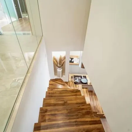 Host2u Penthouse Sauna, Jacuzzi, Fireplace Διαμέρισμα