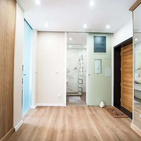 Апартамент Host2u Penthouse Sauna, Jacuzzi, Fireplace *