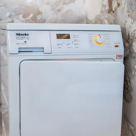 Διαμέρισμα Host2u Penthouse Sauna, Jacuzzi, Fireplace