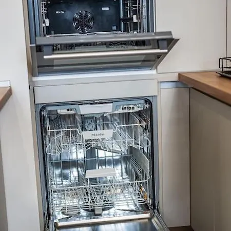 Апартамент Host2u Penthouse Sauna, Jacuzzi, Fireplace *