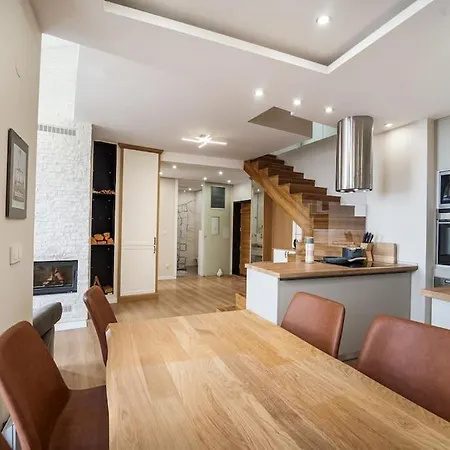 Апартамент Host2u Penthouse Sauna, Jacuzzi, Fireplace Банско