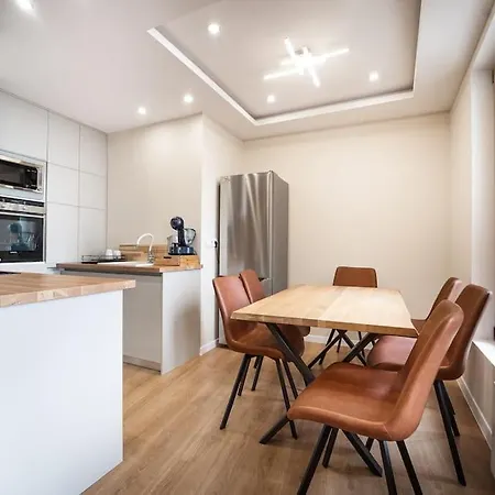 Διαμέρισμα Host2u Penthouse Sauna, Jacuzzi, Fireplace