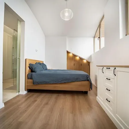 Апартамент Host2u Penthouse Sauna, Jacuzzi, Fireplace Банско