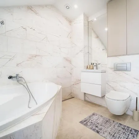 Διαμέρισμα Host2u Penthouse Sauna, Jacuzzi, Fireplace