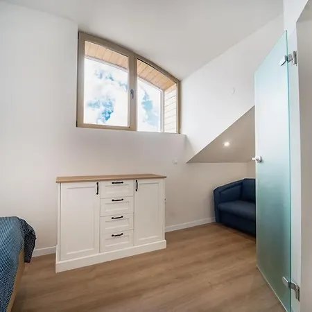 Апартамент Host2u Penthouse Sauna, Jacuzzi, Fireplace *