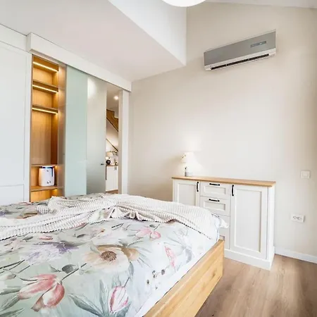 Host2u Penthouse Sauna, Jacuzzi, Fireplace Апартамент