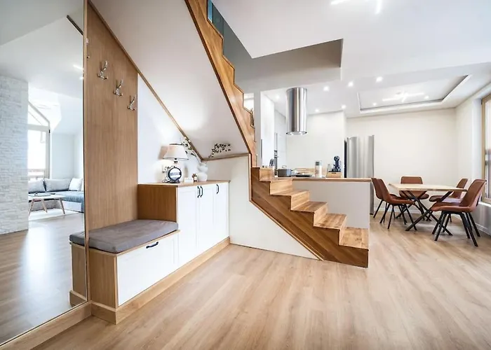 Host2u Penthouse Sauna, Jacuzzi, Fireplace *