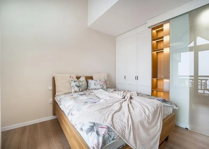 Apartment Host2u Penthouse Sauna, Jacuzzi, Fireplace *