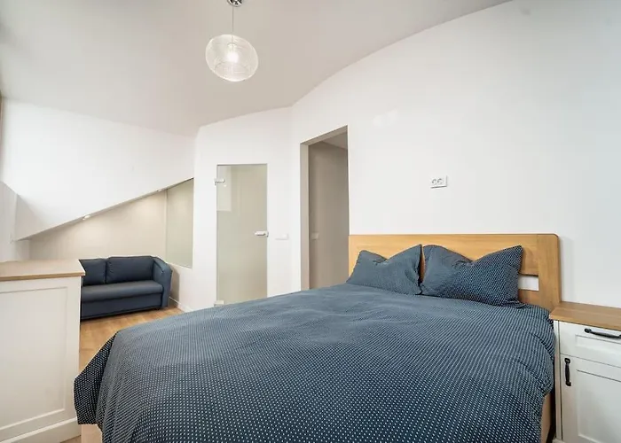 Host2u Penthouse Sauna, Jacuzzi, Fireplace *