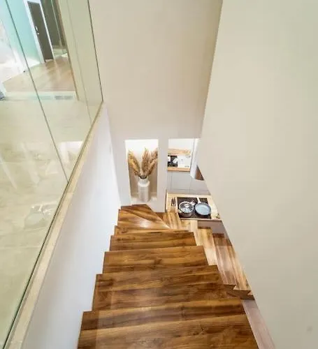 Host2u Penthouse Sauna, Jacuzzi, Fireplace Apartment