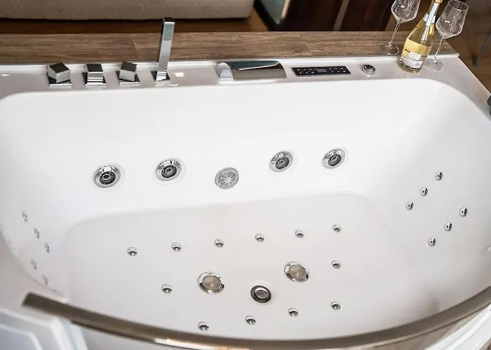 Host2u Penthouse Sauna, Jacuzzi, Fireplace Apartment Bansko