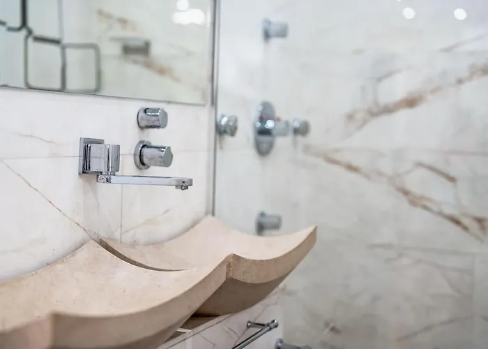 Host2u Penthouse Sauna, Jacuzzi, Fireplace Bansko