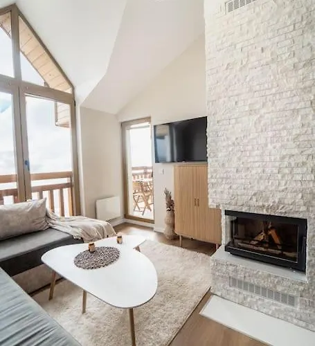 Host2u Penthouse Sauna, Jacuzzi, Fireplace * Bansko