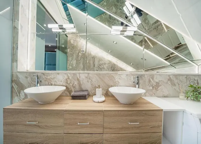 Apartment Host2u Penthouse Sauna, Jacuzzi, Fireplace *