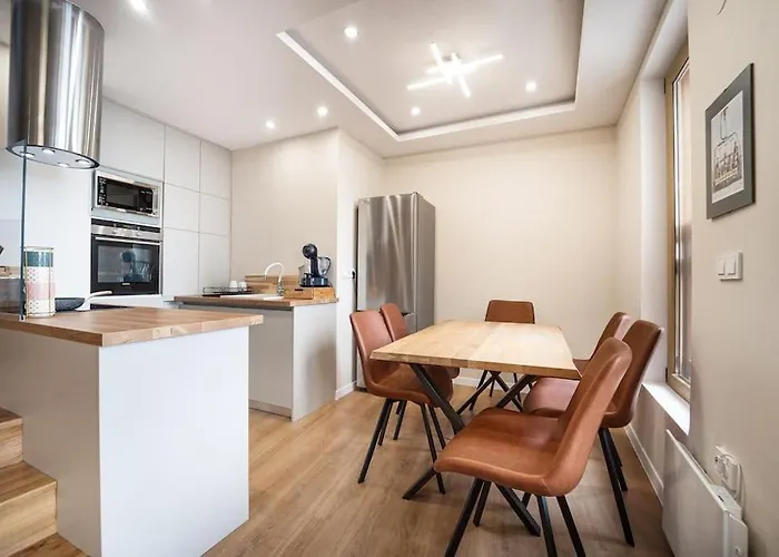 Apartment Host2u Penthouse Sauna, Jacuzzi, Fireplace