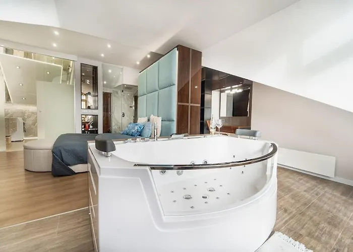 Apartment Host2u Penthouse Sauna, Jacuzzi, Fireplace *