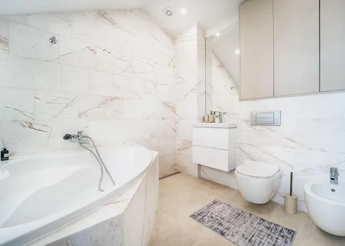 Apartment Host2u Penthouse Sauna, Jacuzzi, Fireplace