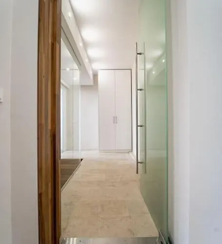 Host2u Penthouse Sauna, Jacuzzi, Fireplace Apartment *