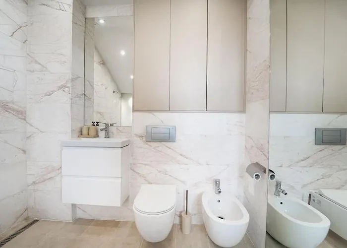 Host2u Penthouse Sauna, Jacuzzi, Fireplace Apartment