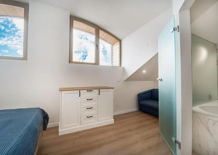 Apartment Host2u Penthouse Sauna, Jacuzzi, Fireplace *